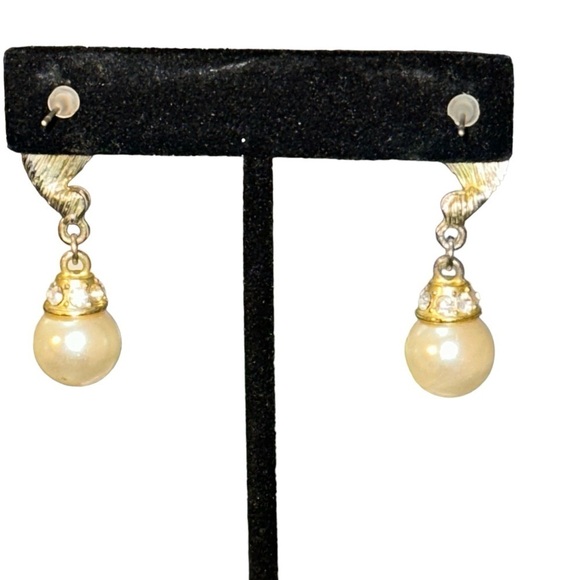 Vintage Pearl and rhinestone pierced earrings. Beautiful luster on pearls. - Picture 3 of 11